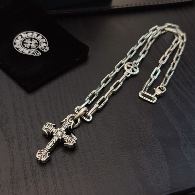 Ch*0me He**ts necklaces